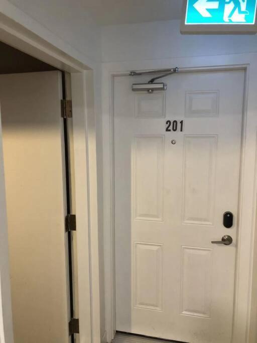 Unit #201 Cozy Mountain View 1Br In Dt Apartman Canmore Kültér fotó