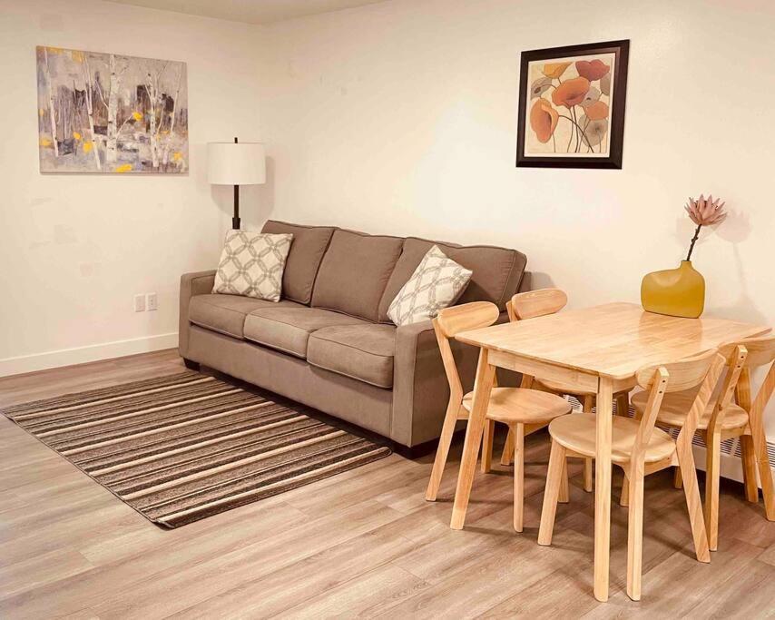 Unit #201 Cozy Mountain View 1Br In Dt Apartman Canmore Kültér fotó